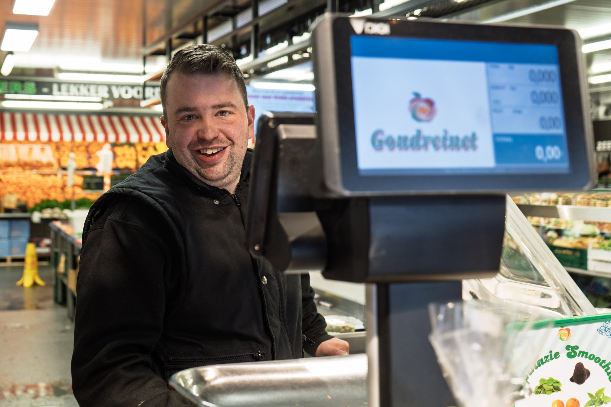 Portret van een medewerker van Goudreinet Leusden in de winkel