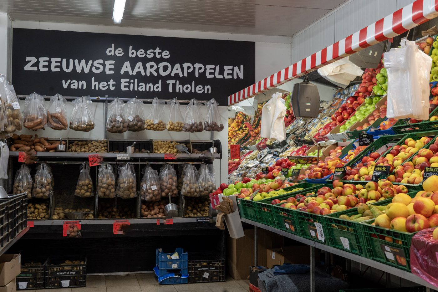 Hoek met aardappelen en appels