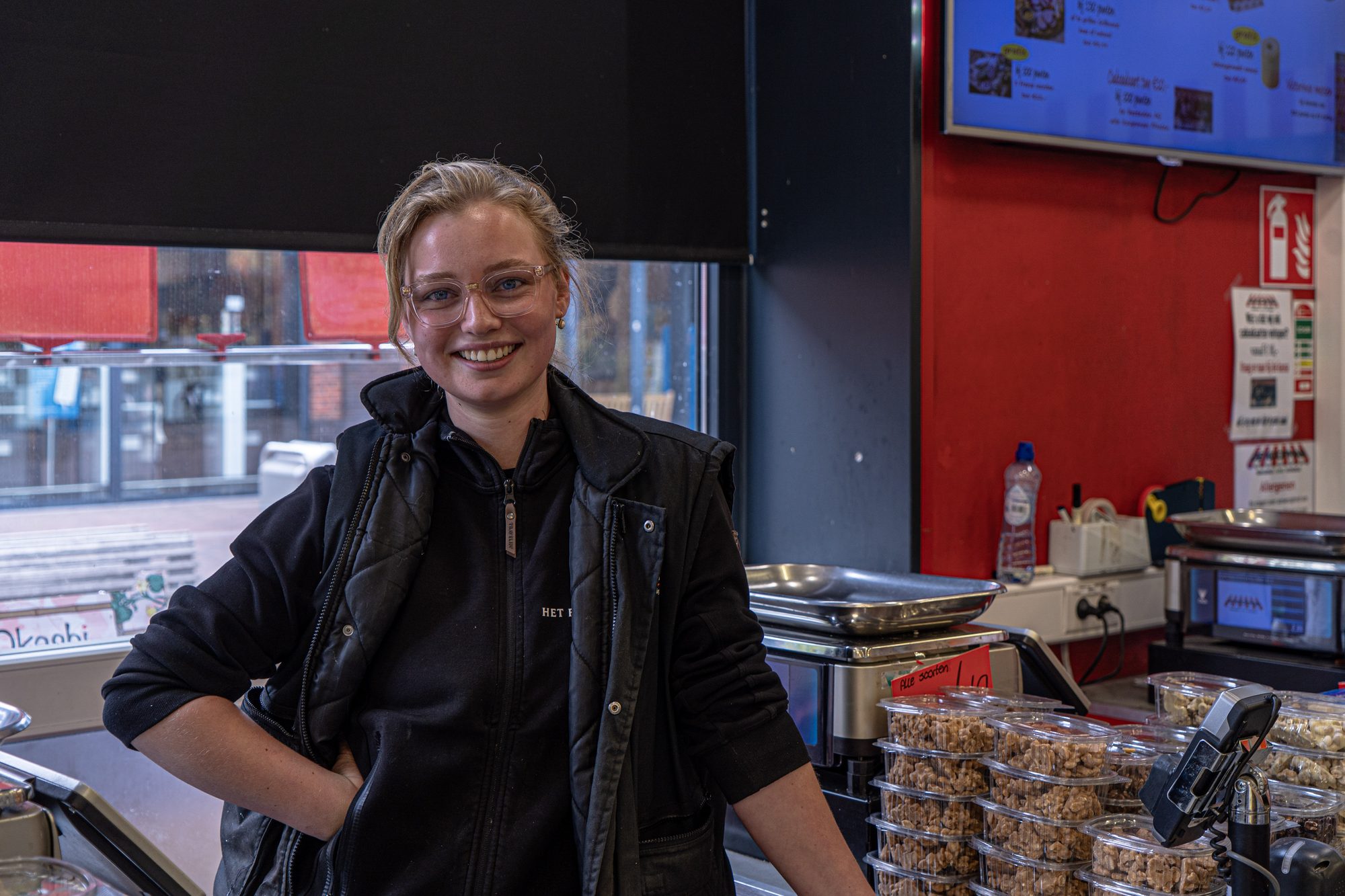 Portret van een medewerker van de Koopman Ede in de winkel